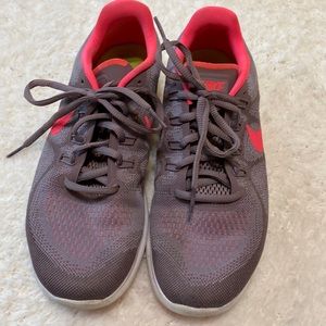 9.5 Nike Free RN